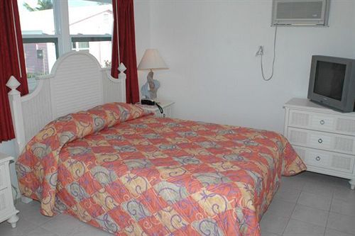 Pelican Beach Villas Марш-Харбор Экстерьер фото
